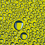 Condesación de agua en el interior de una botella + fondo amarillo